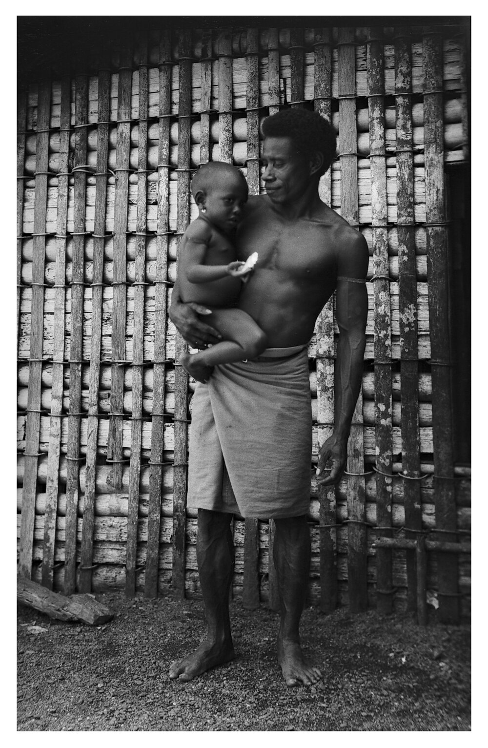 Muaneanuta with Ohaoha on Hip