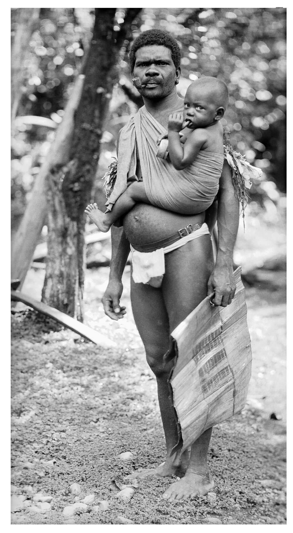 Nggimo Carrying Infant