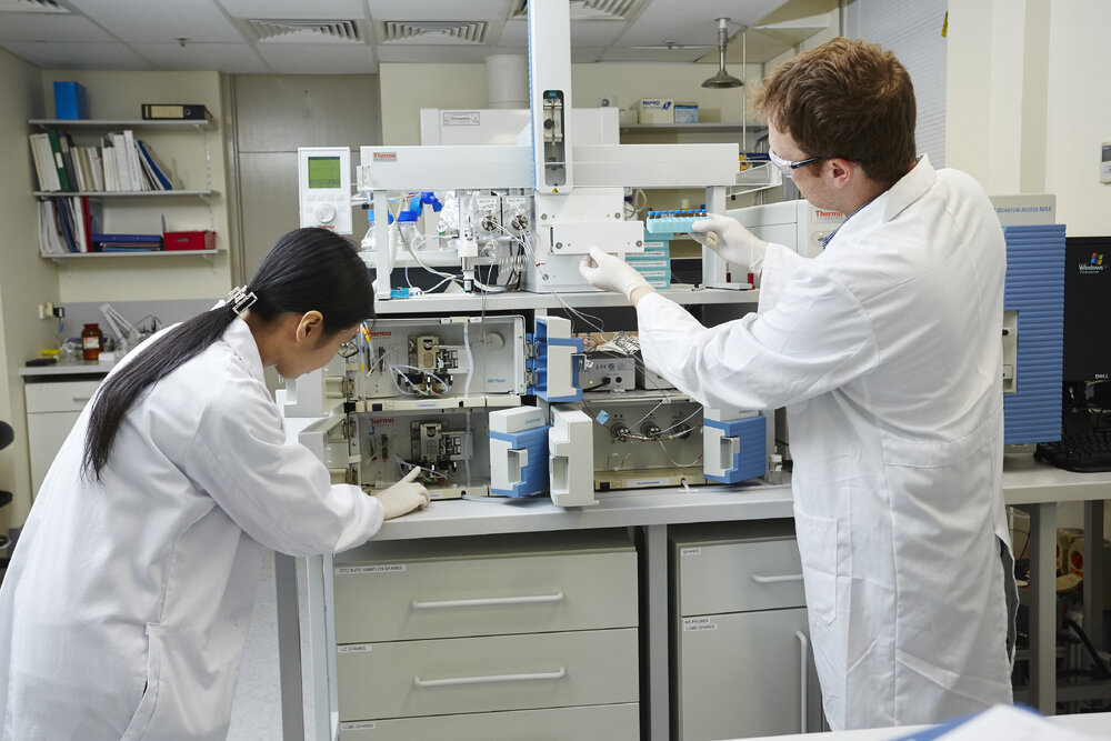 Students in Pharmacy Building Lab