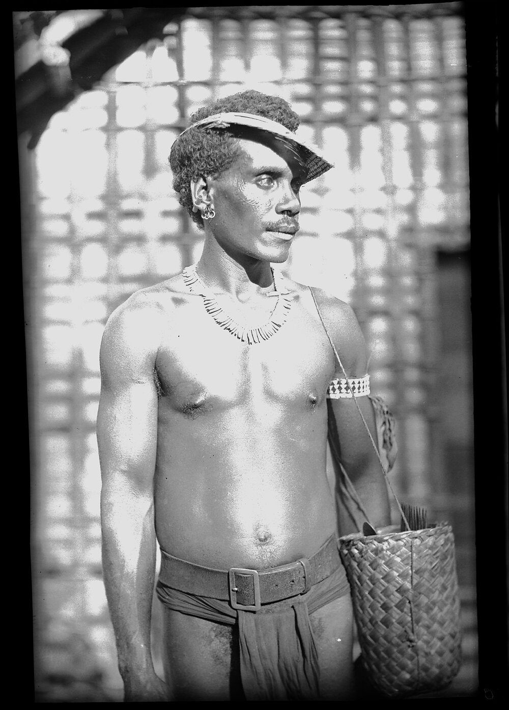 Ta'alu with Eye Shade