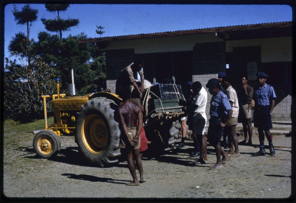 Tractor in Guari