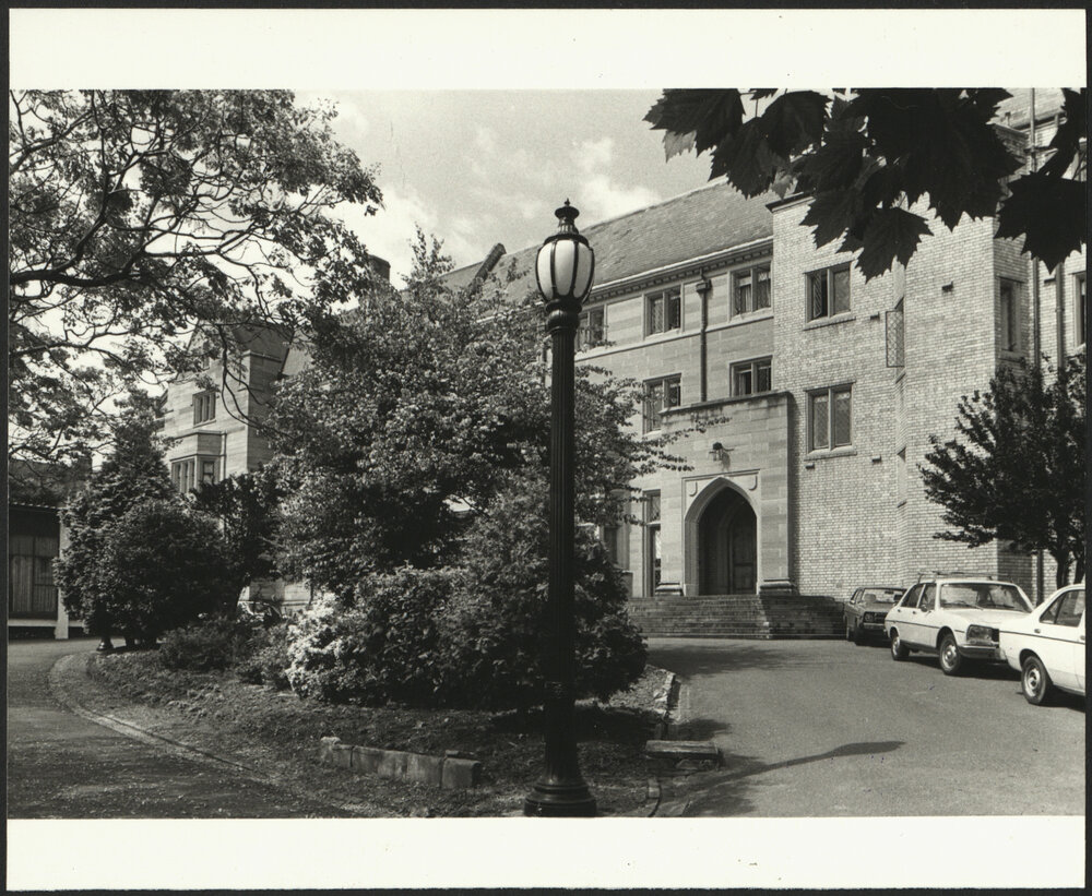 View from the Right to Sancta Sophia College Entrance