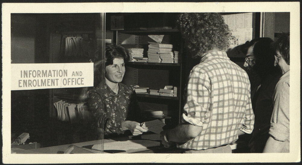 Students at the Counter of the Information and Enrolment Office at the Student Centre