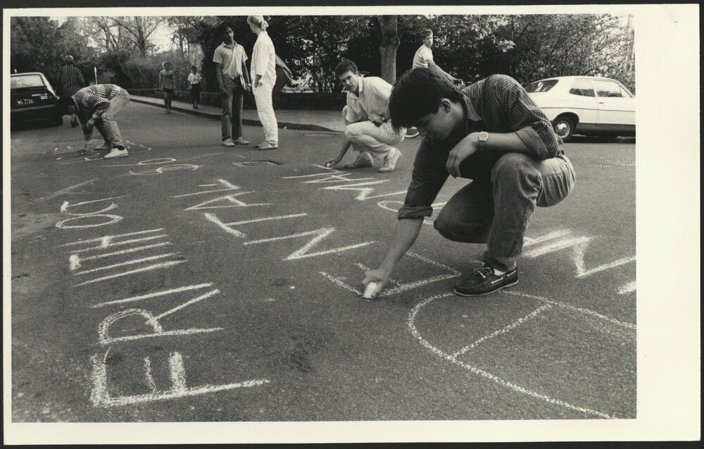 If You must Graffiti Use Chalk' Students Using Chalk for Graffiti on Science Road
