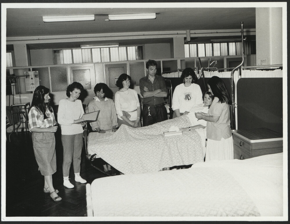 Faculty of Nursing - Teaching - Students Learning Through a Simulated Hospital Environment in a Laboratory