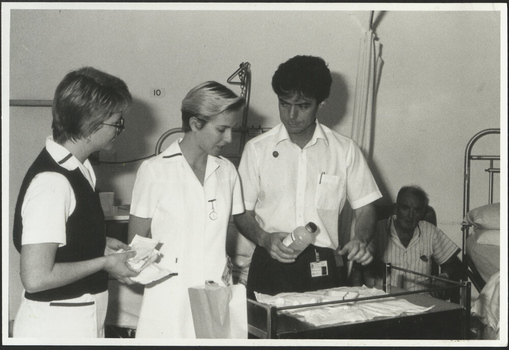 Faculty of Nursing - On the Ward Students Putting Theory into Practice