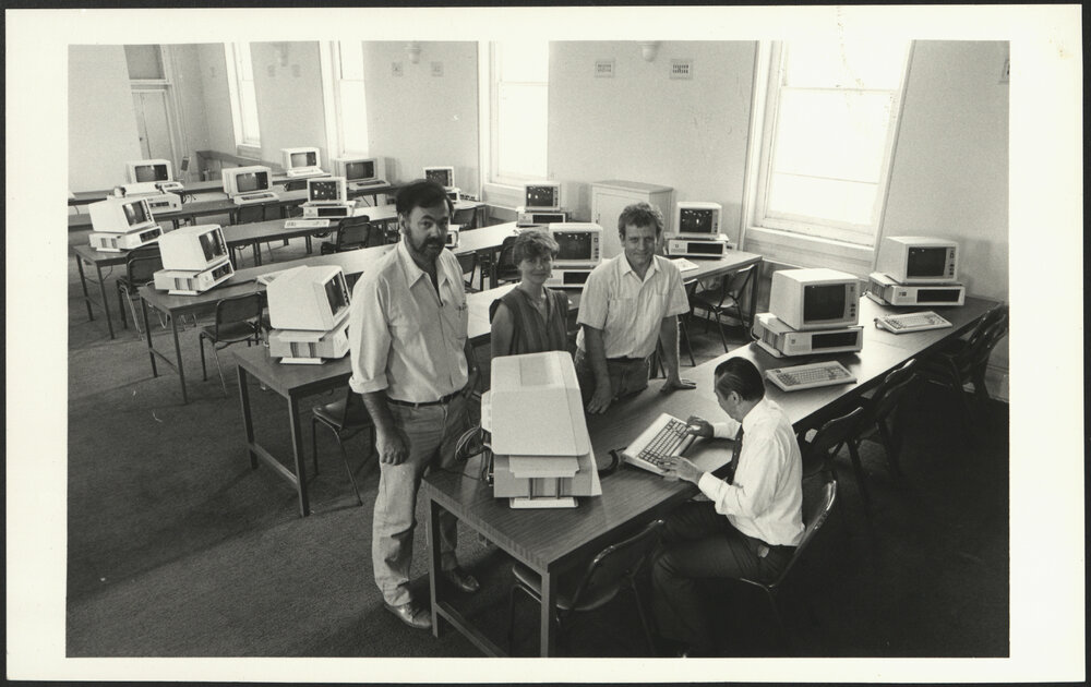 Staff Members in the New Faculty of Economics Computer Laboratory 