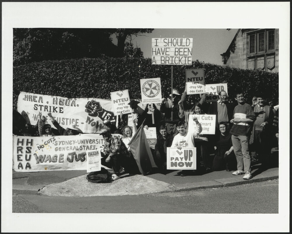 University Staff Demonstrate for Salary Increases and Against Cuts in Higher Education