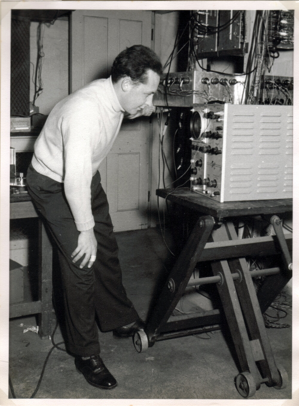 CS Wallace Testing SILLIAC's Electronic Circuits