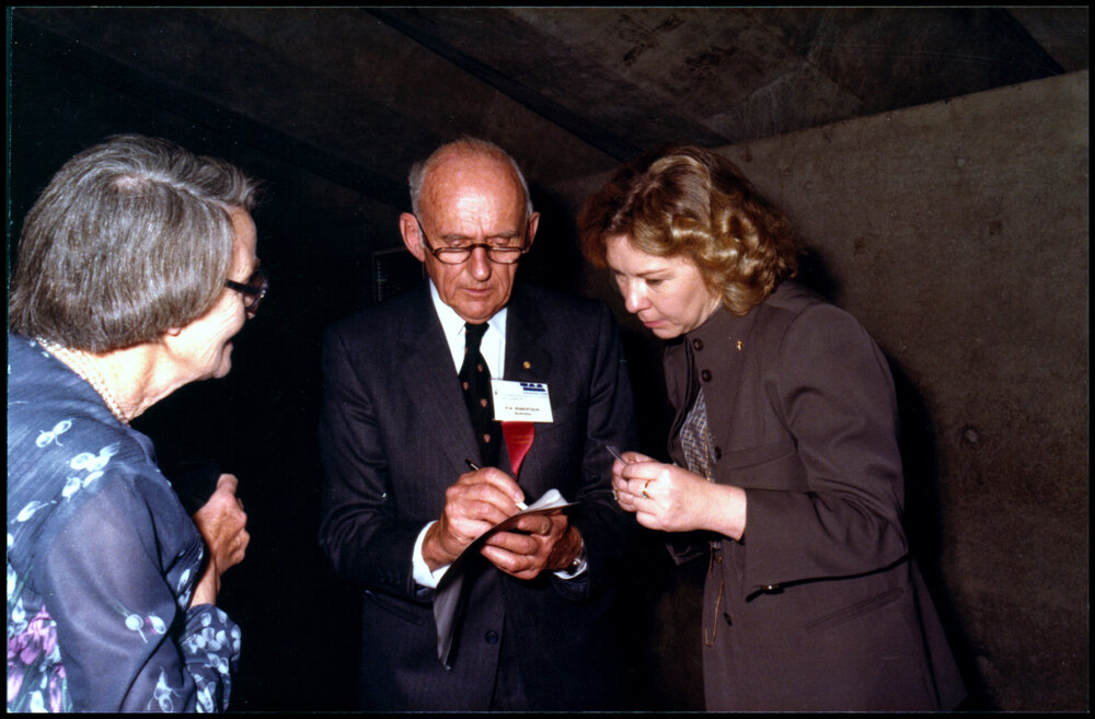 Congress Organiser Marilyn Szweck with Sir Rutherford (Bob) Robertson