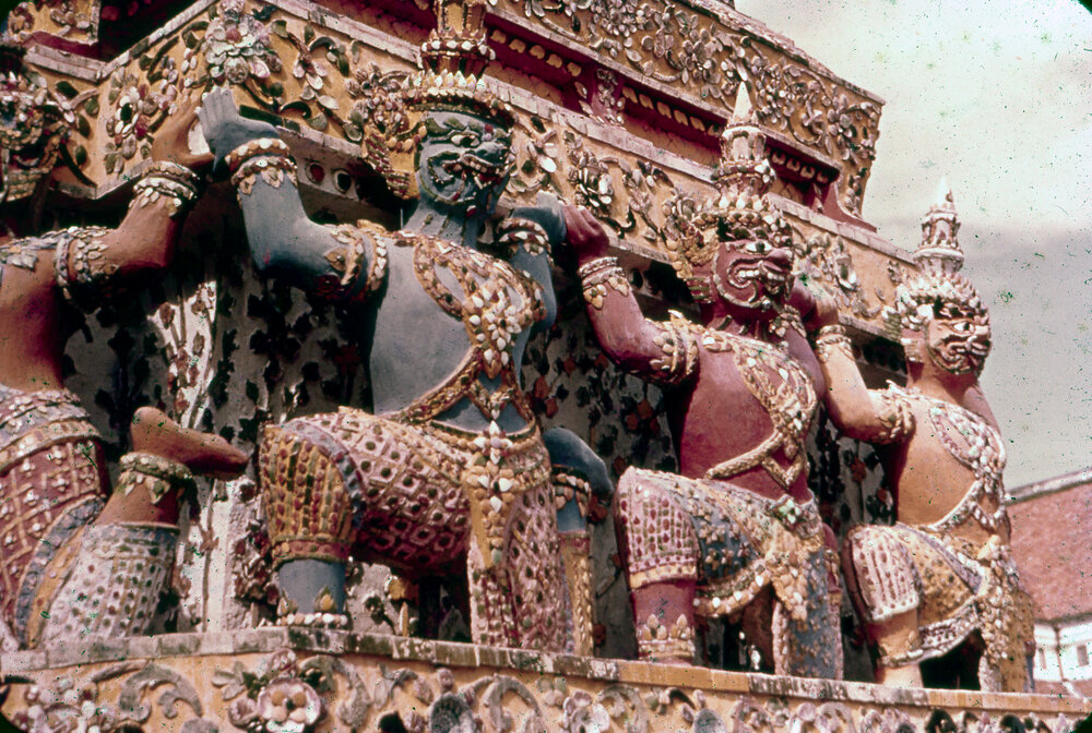 Wat Arun (Temple of the Dawn) Statues