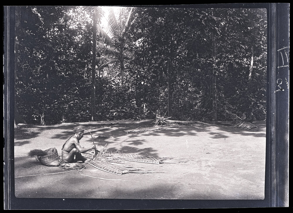 [Manum Island, New Guinea] Plaiting Thatch in Badi&rsquo;s Homestead. (Ruaŋatago and Mandau)