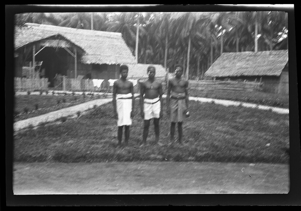 [Manum Island, New Guinea] Finished Timers on their way back to their Homes on the Sepic