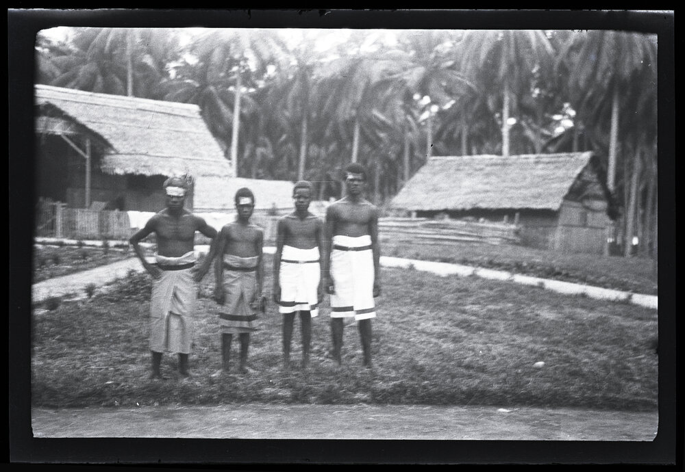 [Manum Island, New Guinea] Finished Timers on their way back to their Homes on the Sepic
