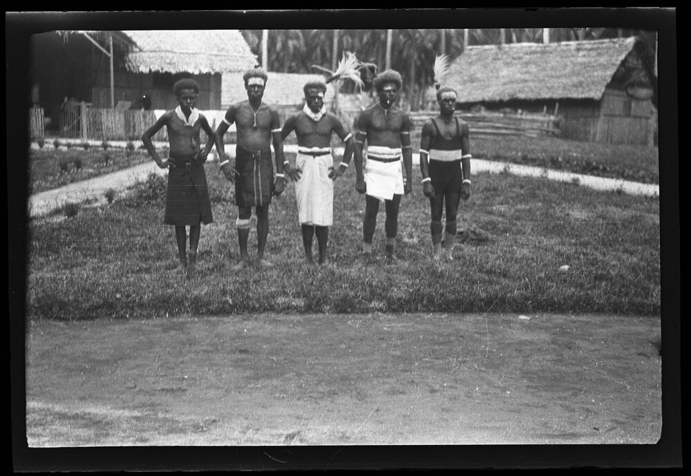 [Manum Island, New Guinea] Finished Timers on their way back to their Homes on the Sepic