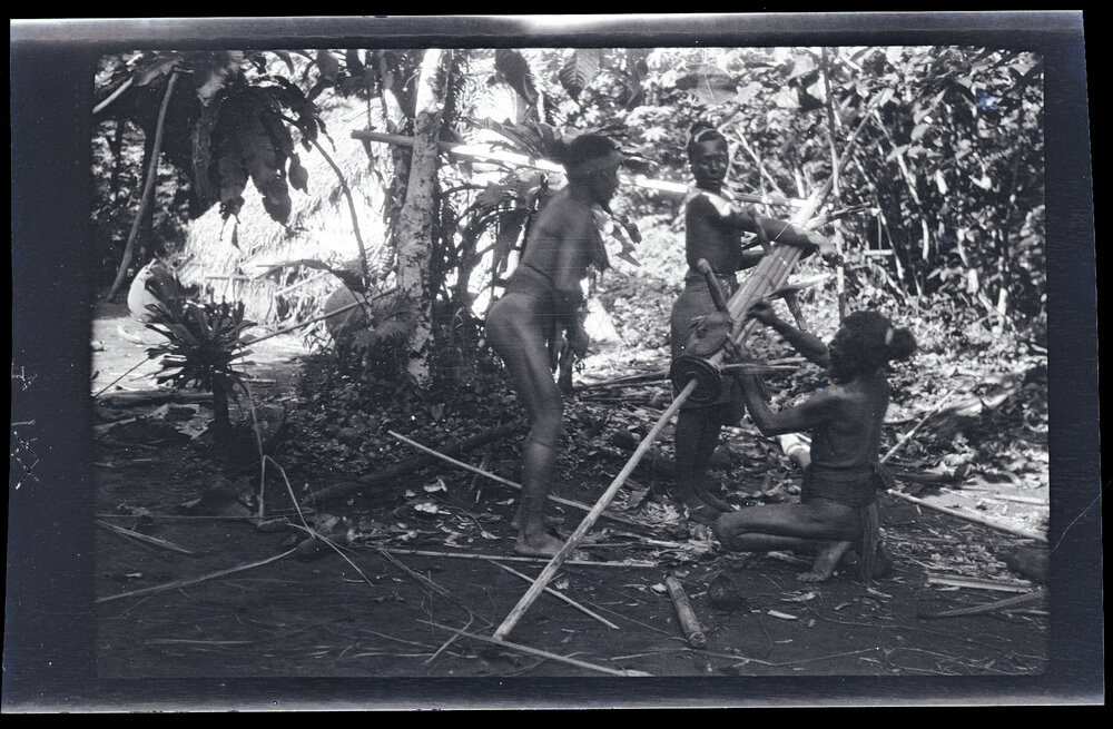 [Manum Island, New Guinea] Tsedam, Zoromota and Aroŋabia begin to Make the laŋolaŋo