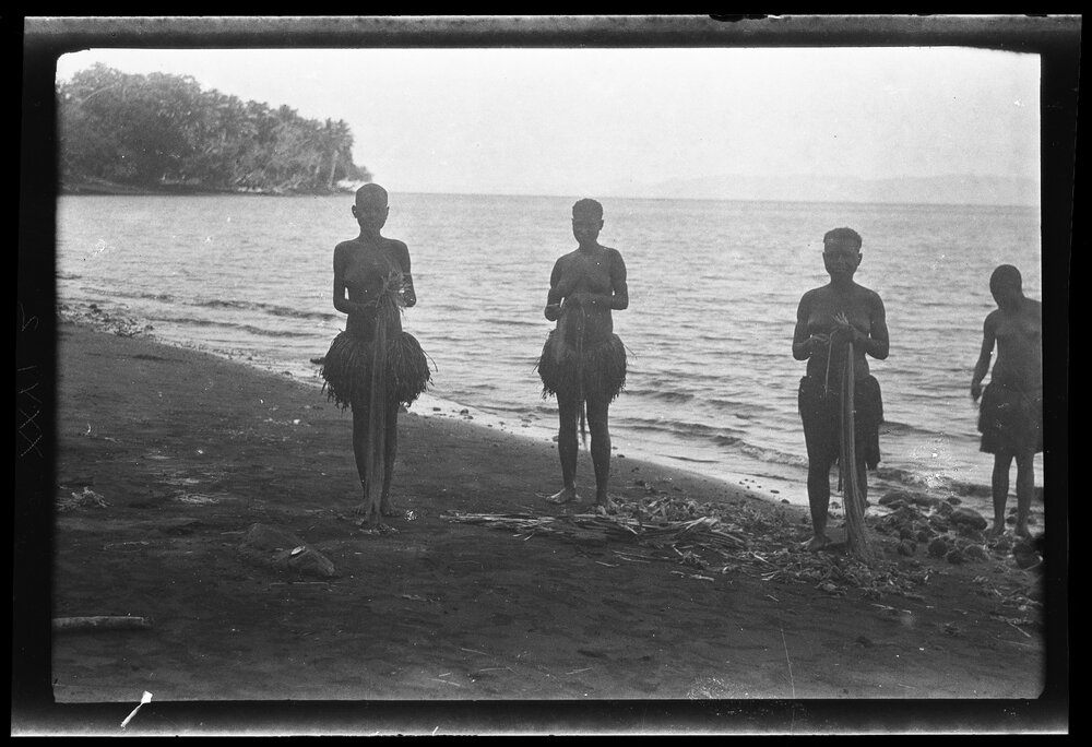 [Manum Island, New Guinea] A'ena, Marepo'a, Tsomoraua and Tsulum Preparing a'u Fibre
