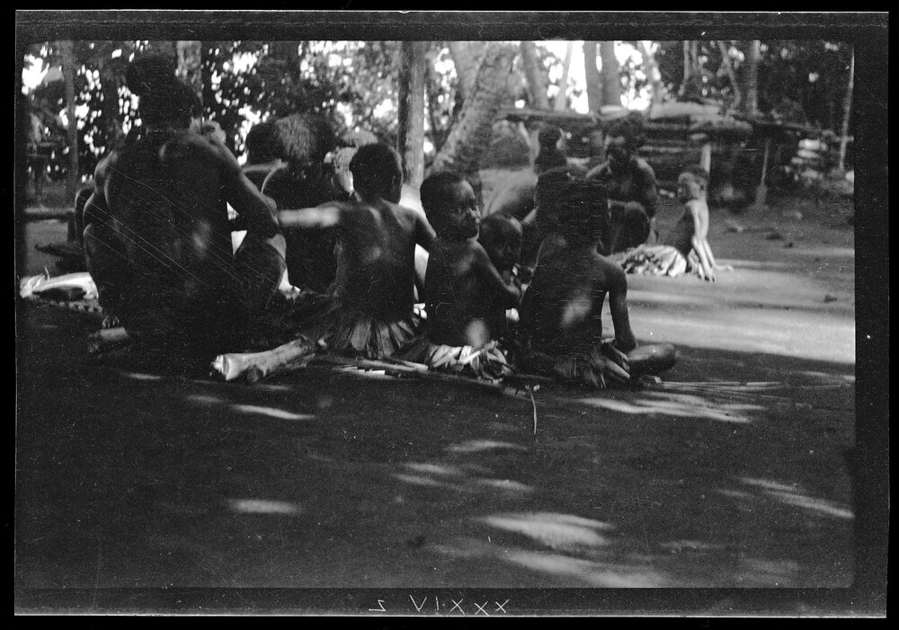 [Manum Island, New Guinea] Plaiting mwago onto Sagido 