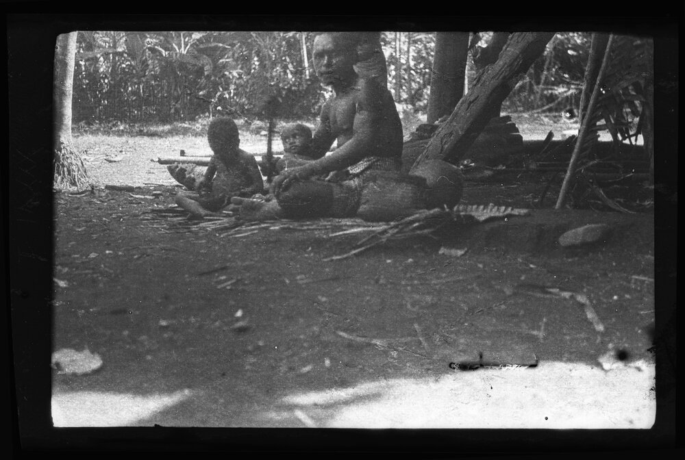 [Manum Island, New Guinea] ? Moŋgoro of ŋasinŋasi Nursing his Sick Baby