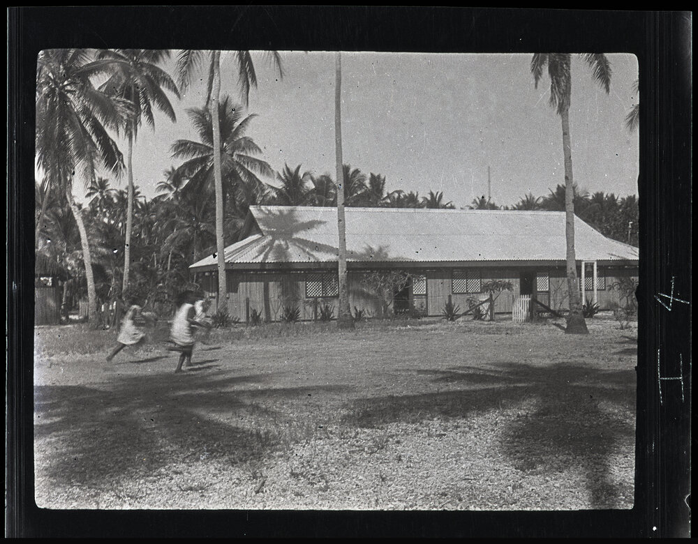[Narau Island] Practicing for the Sports. Girls Racing