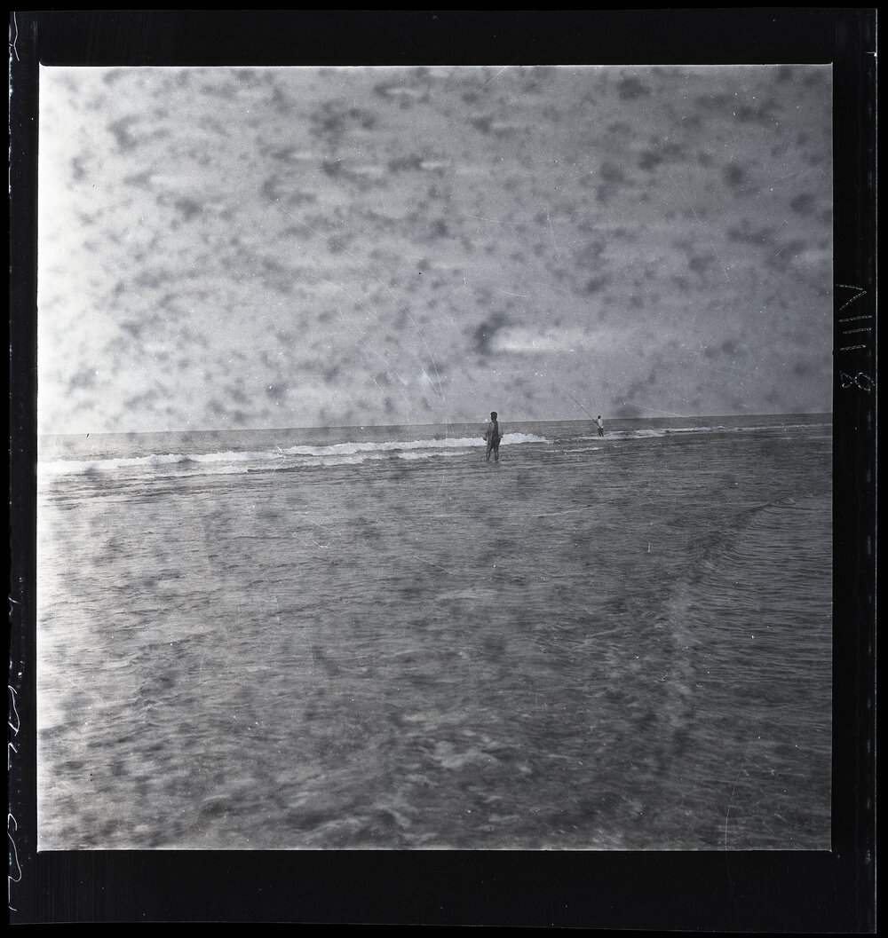 [Narau] Fishing with a Throwing-net on the Reef at Low Tide