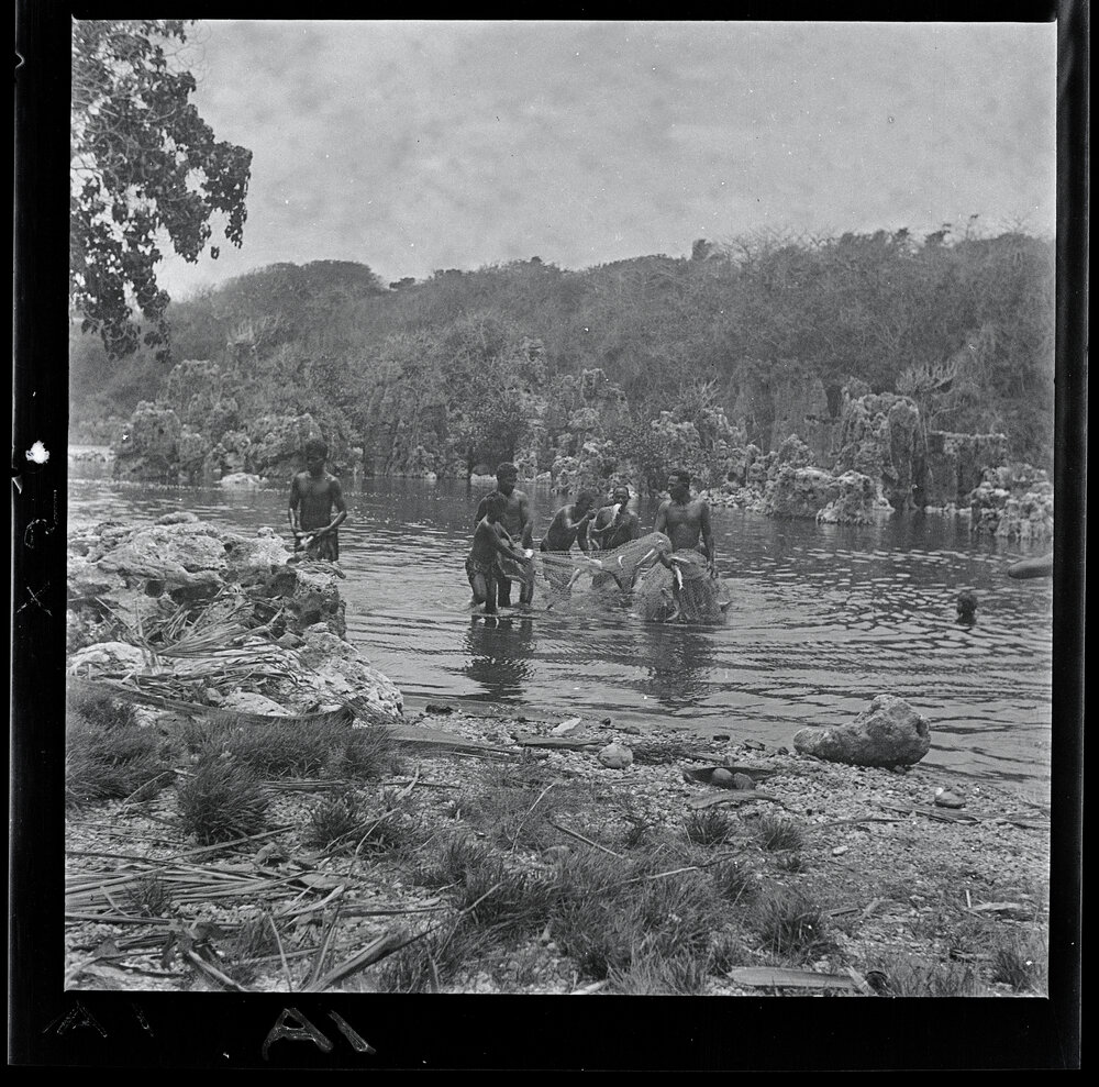 [Narau] Men Catching ibija in one of the Ijuw Lagoons