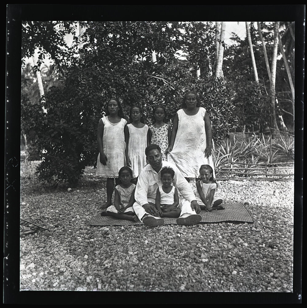 [Narau] Detudamo, his Wife and Six Younger Children