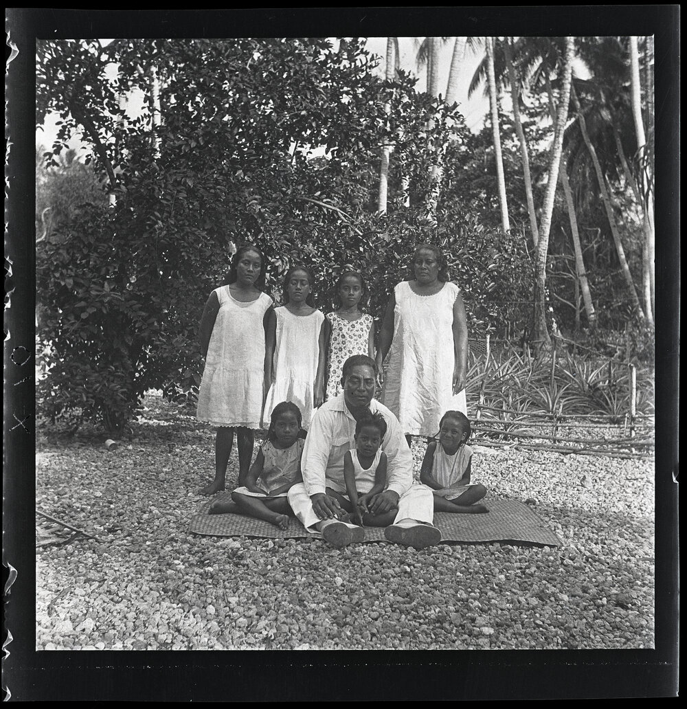 [Narau] Detudamo, his Wife and Six Younger Children