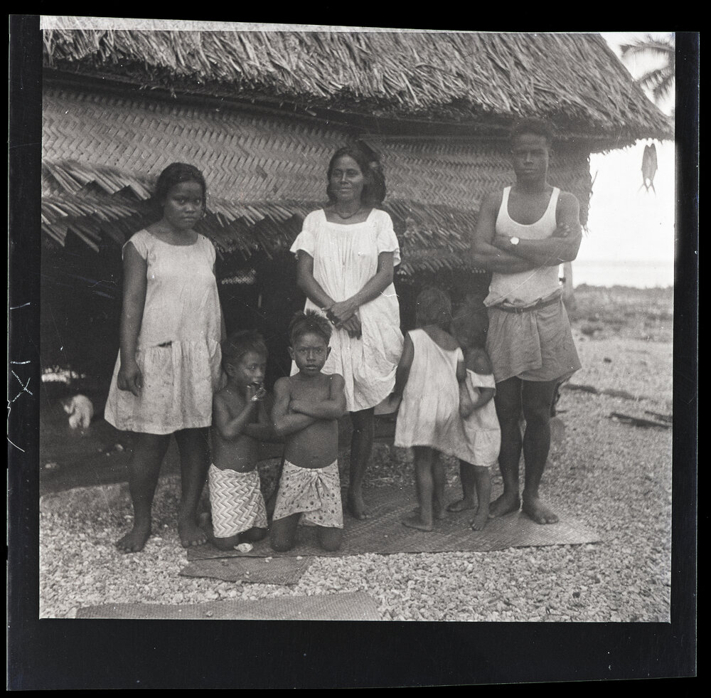 [Narau] Bertha, her Husband, Children and Two Others