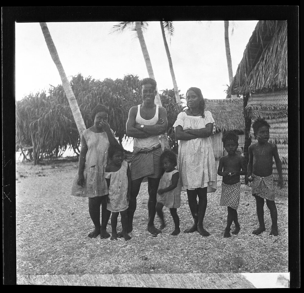 [Narau] Bertha, her Husband, Children and Two Others