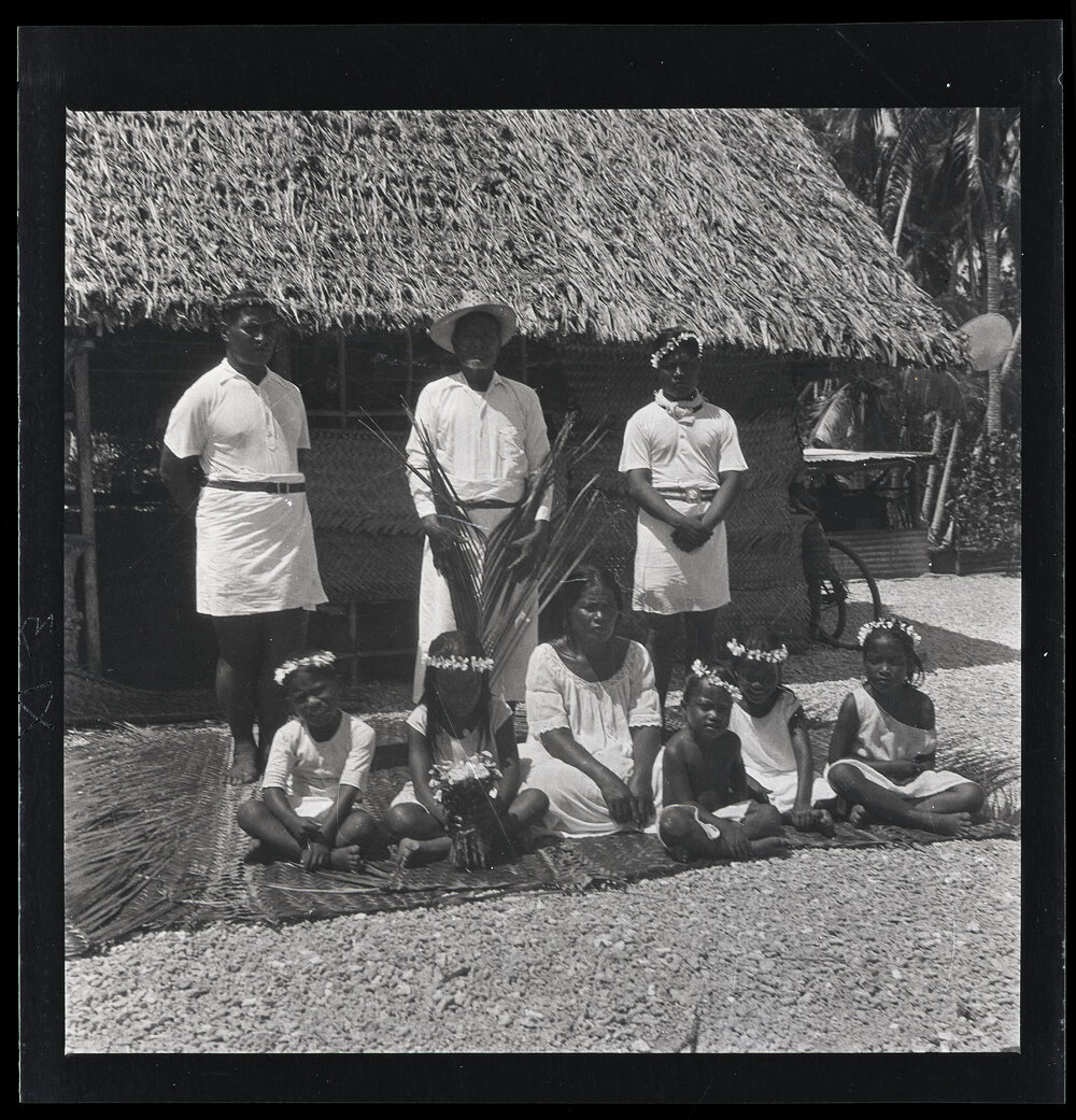 [Narau] Domawaije, his Daughter, Son-in-Law, ? Son, and Grand&shy; Children