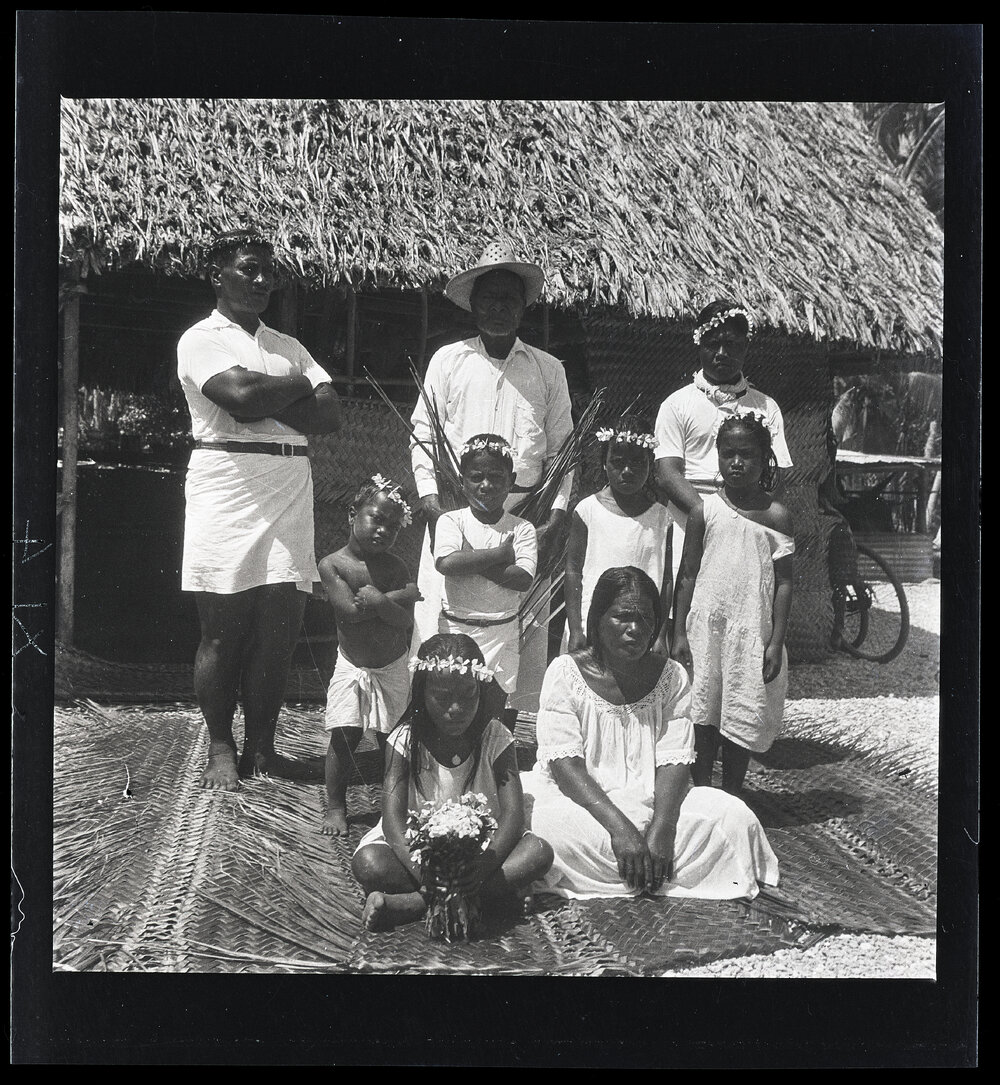 [Narau] Domawaije, his Daughter, Son-in-Law, ? Son, and Grand&shy; Children