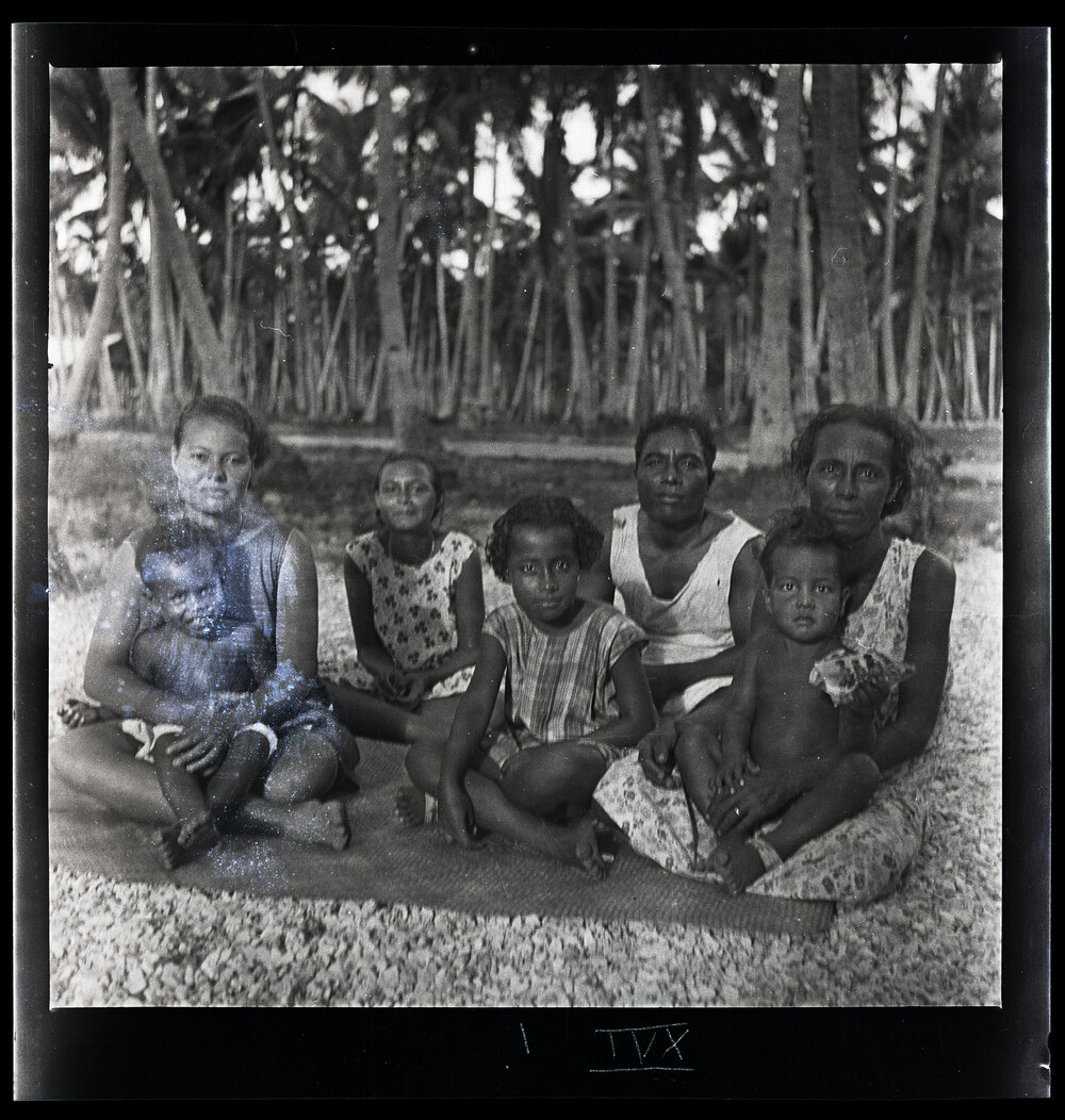 [Narau] Tuti, her Daughters Emino, Eta and Pin, her Husband and Two of her Grandchildren