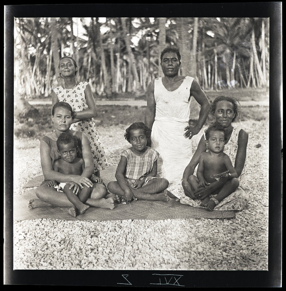 [Narau] Tuti, her Daughters Emino, Eta and Pin, her Husband and Two of her Grandchildren