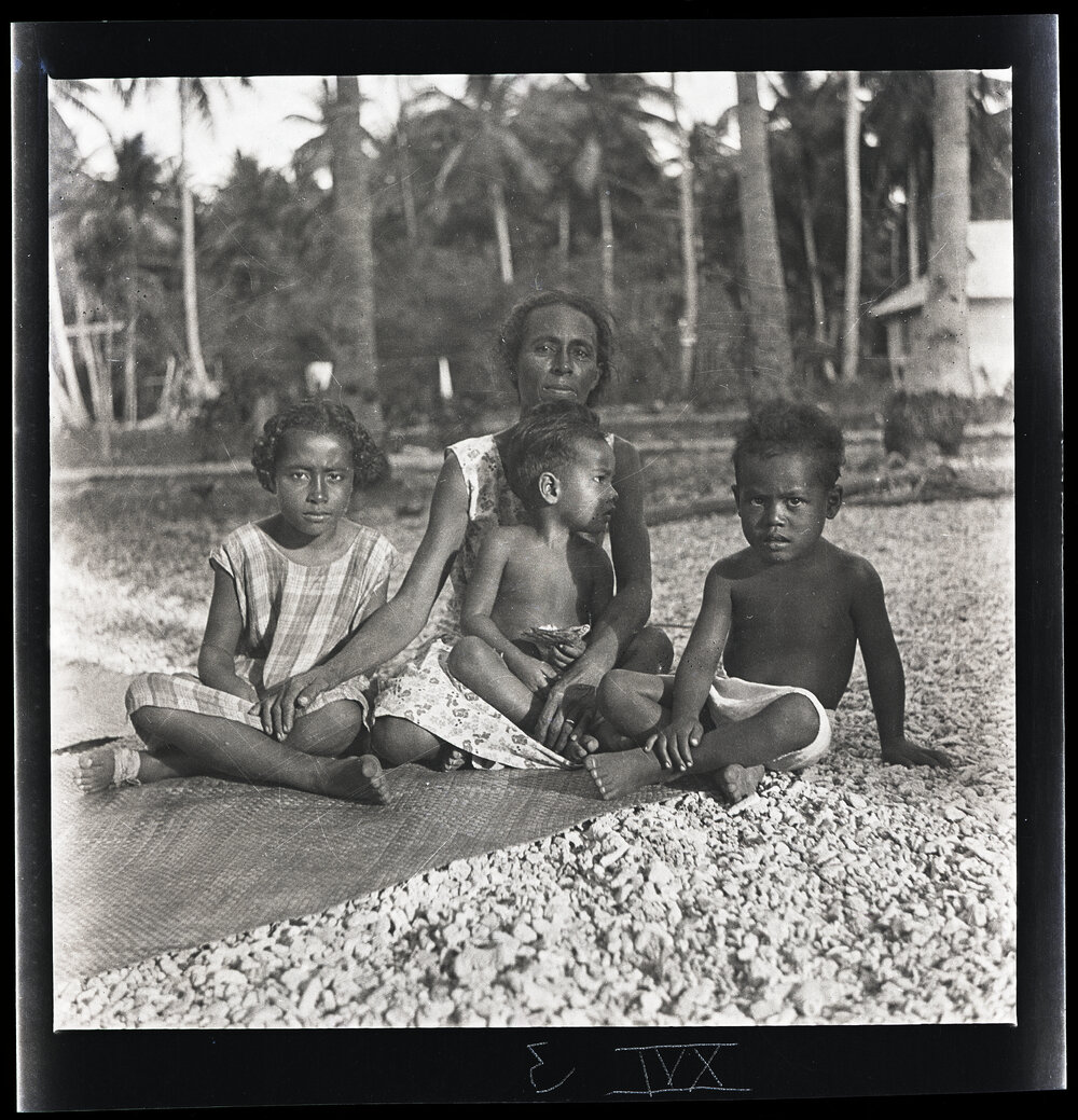 [Narau] Tuti, Pin and Two Grandchildren