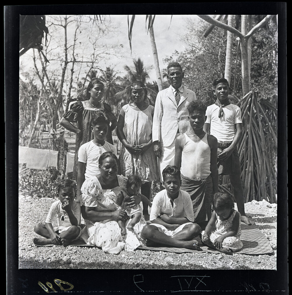 [Narau] Scotty and his Wife with some of their Children and Grand&shy;children