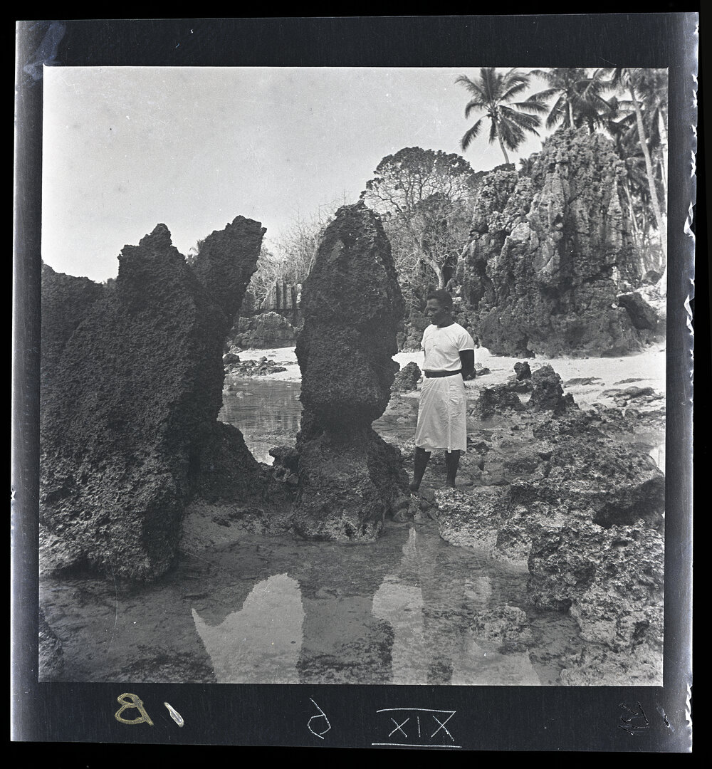 [Narau] Emenea&rsquo;s First Husband. Simon Standing Beside it