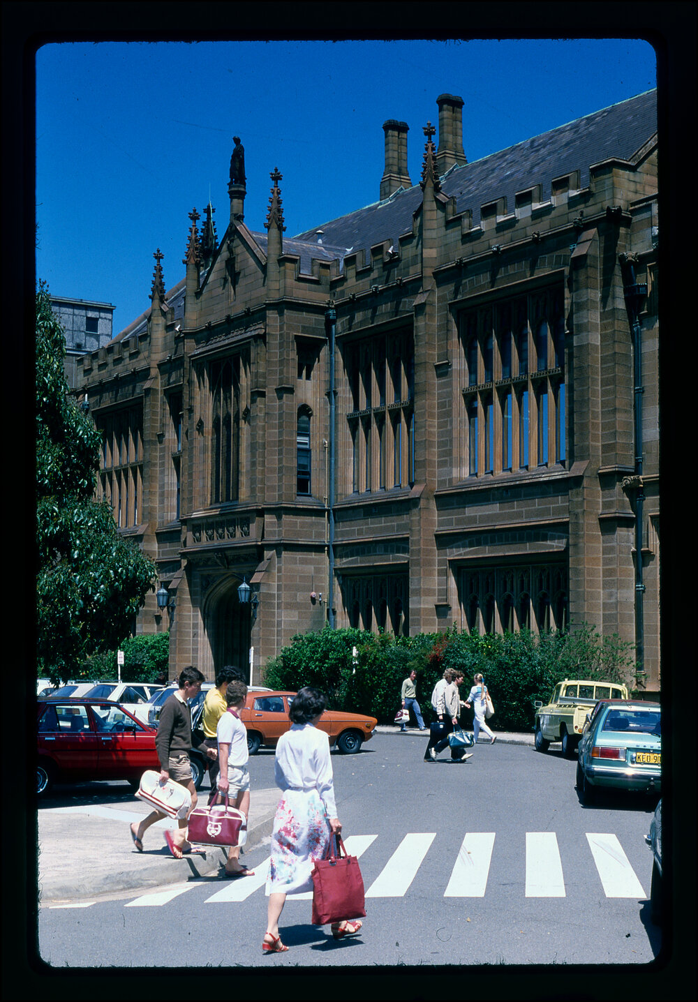 Students Outside Anderson Stuart Building