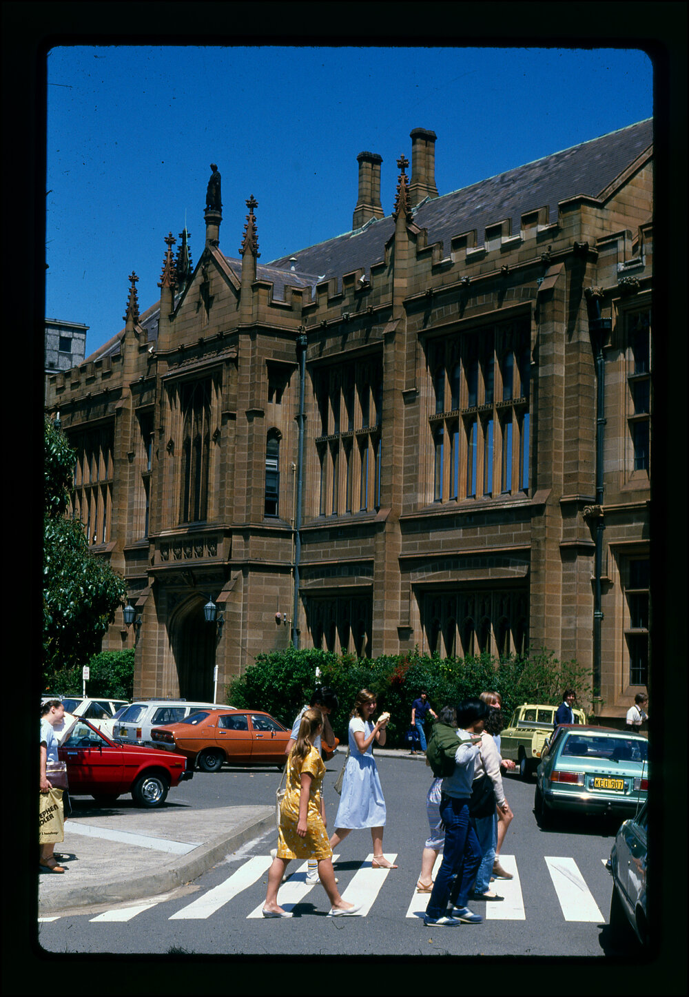 Students Outside Anderson Stuart Building