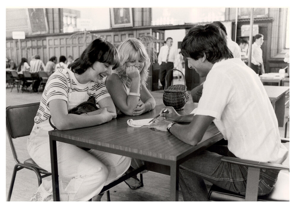 Students Enrolling in Maclaurin Hall