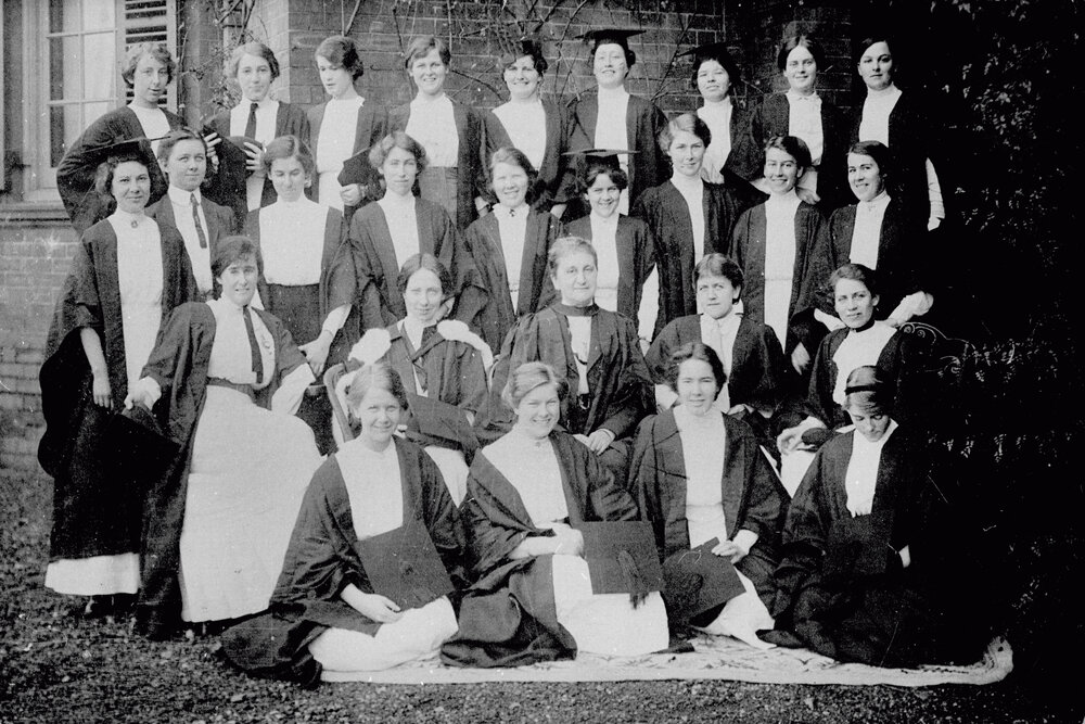 Women's College Principal And Students, 1913