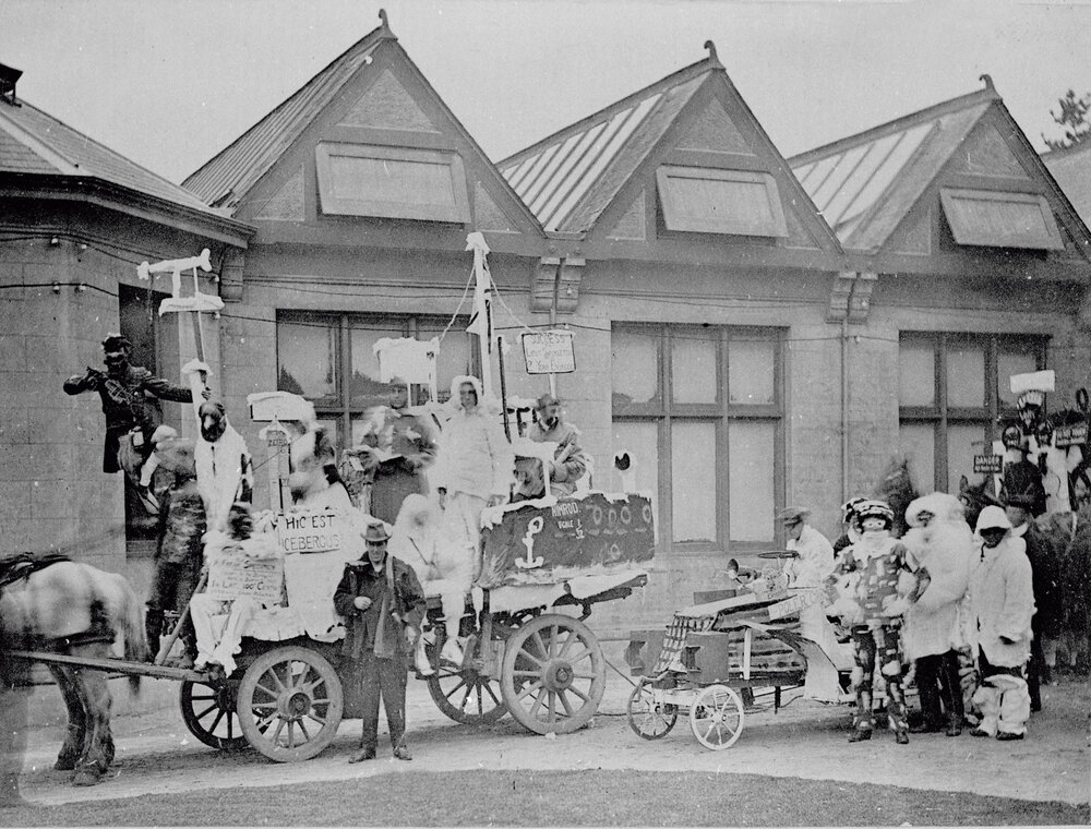 Engineering Students Float For Commem Day, Shackleton Expedition