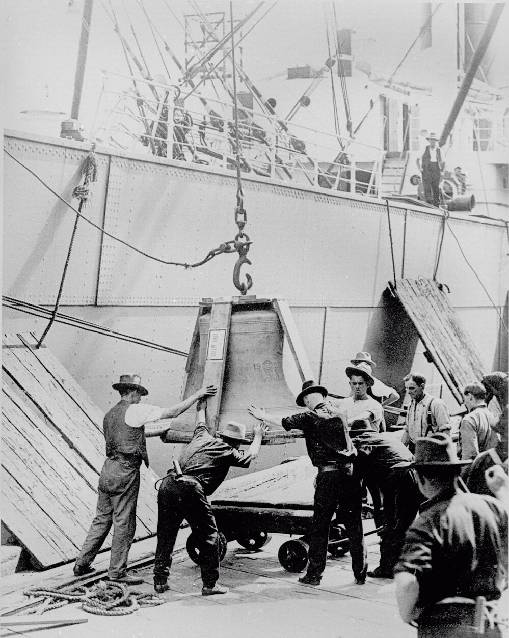 Unloading the University War Memorial Carillon Bells from Ship for Transport the University 