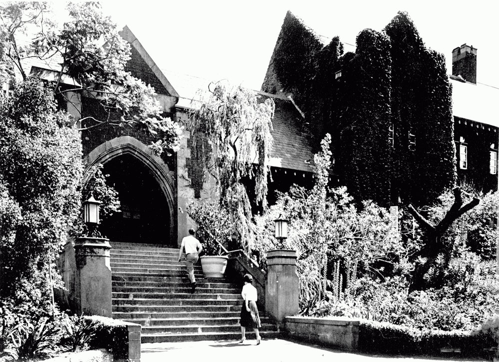 Entrance to Holme Building from Science Road