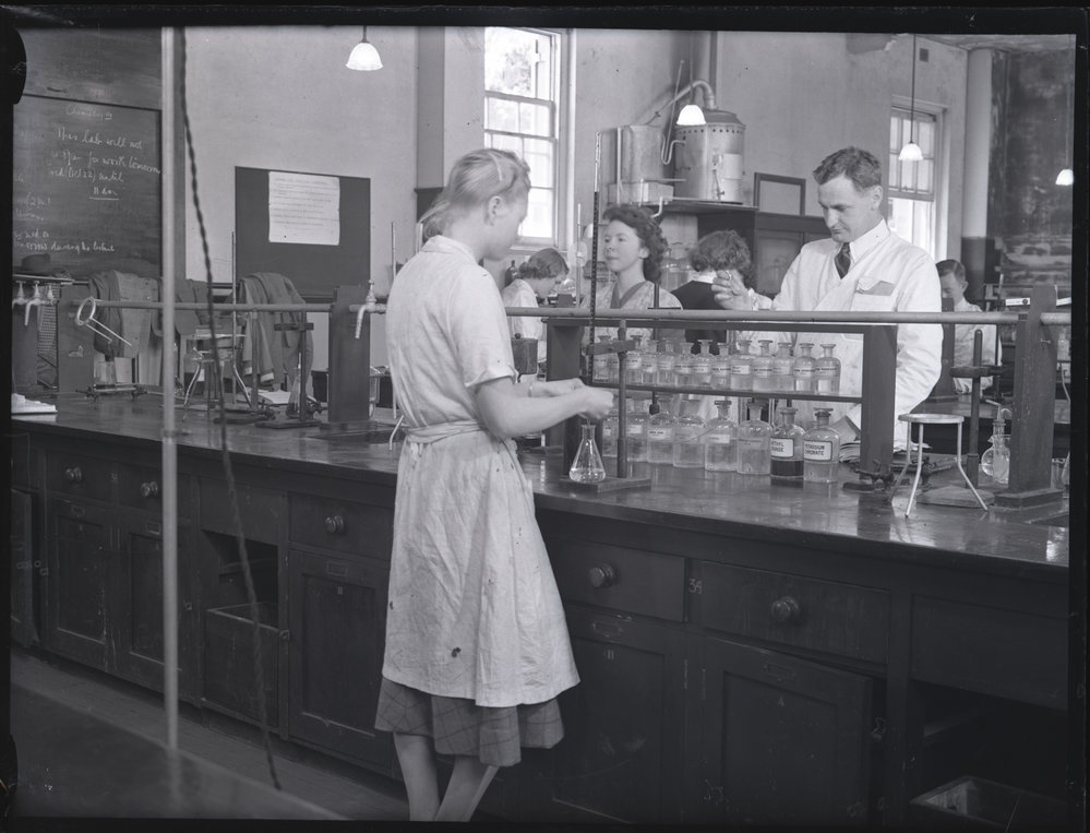 3rd Year Inorganic Lab and Students