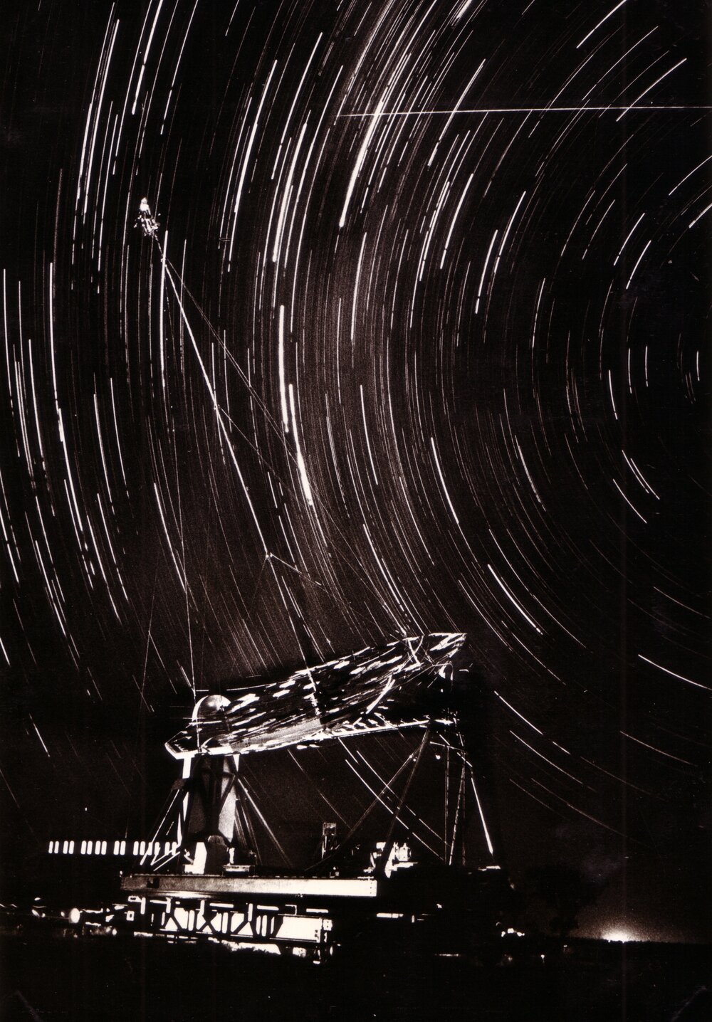 Time Exposure of the Narrabri Night Sky Above the Interferometer