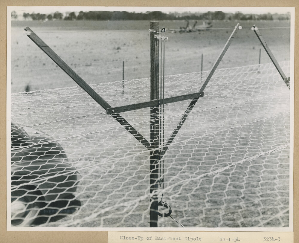 Construction of the Fleurs Cross and Radioastronomy Field Station - Close-Up of East-West Dipole