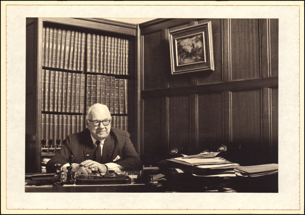 Vice-Chancellor Sir Stephen Roberts