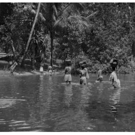 Crossing Suiu [? Simiu River]