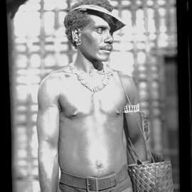 Ta'alu with Eye Shade